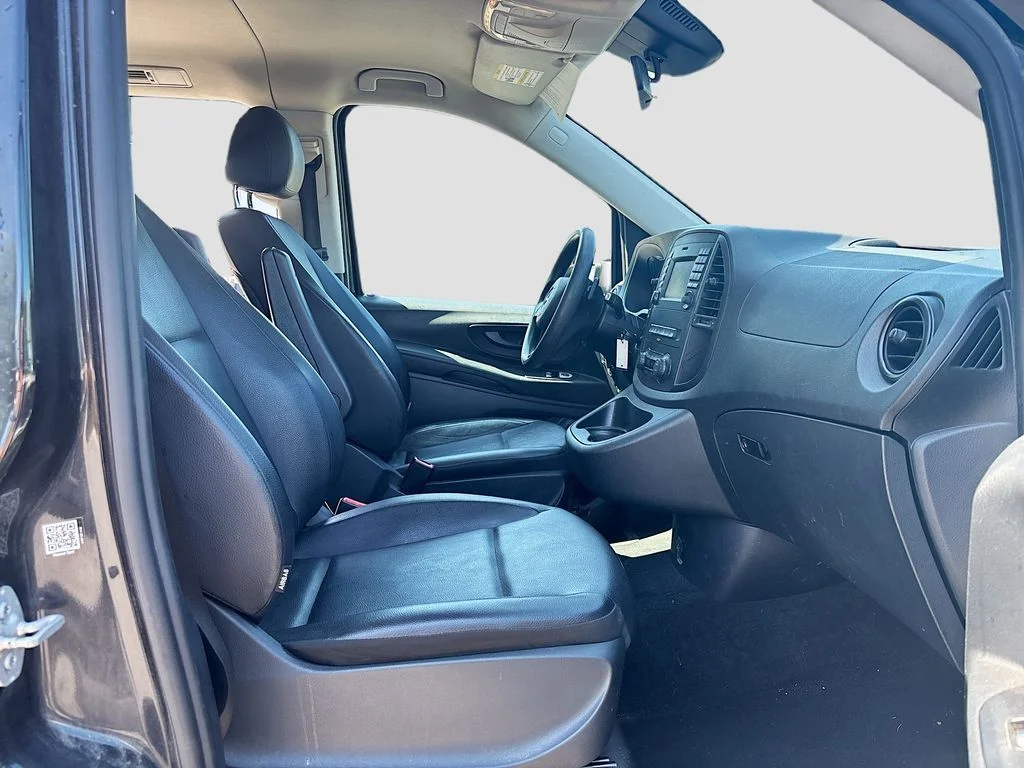 Used 2018  Mercedes-Benz Cargo image 17