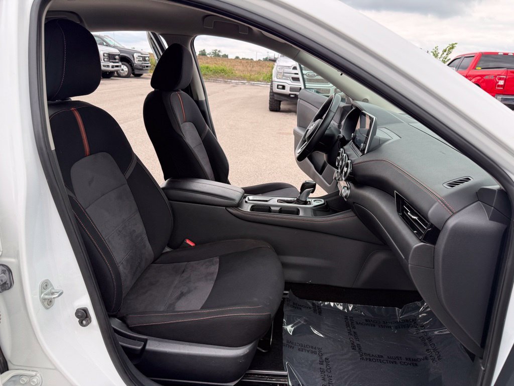 Used 2021 White Nissan SR image 18