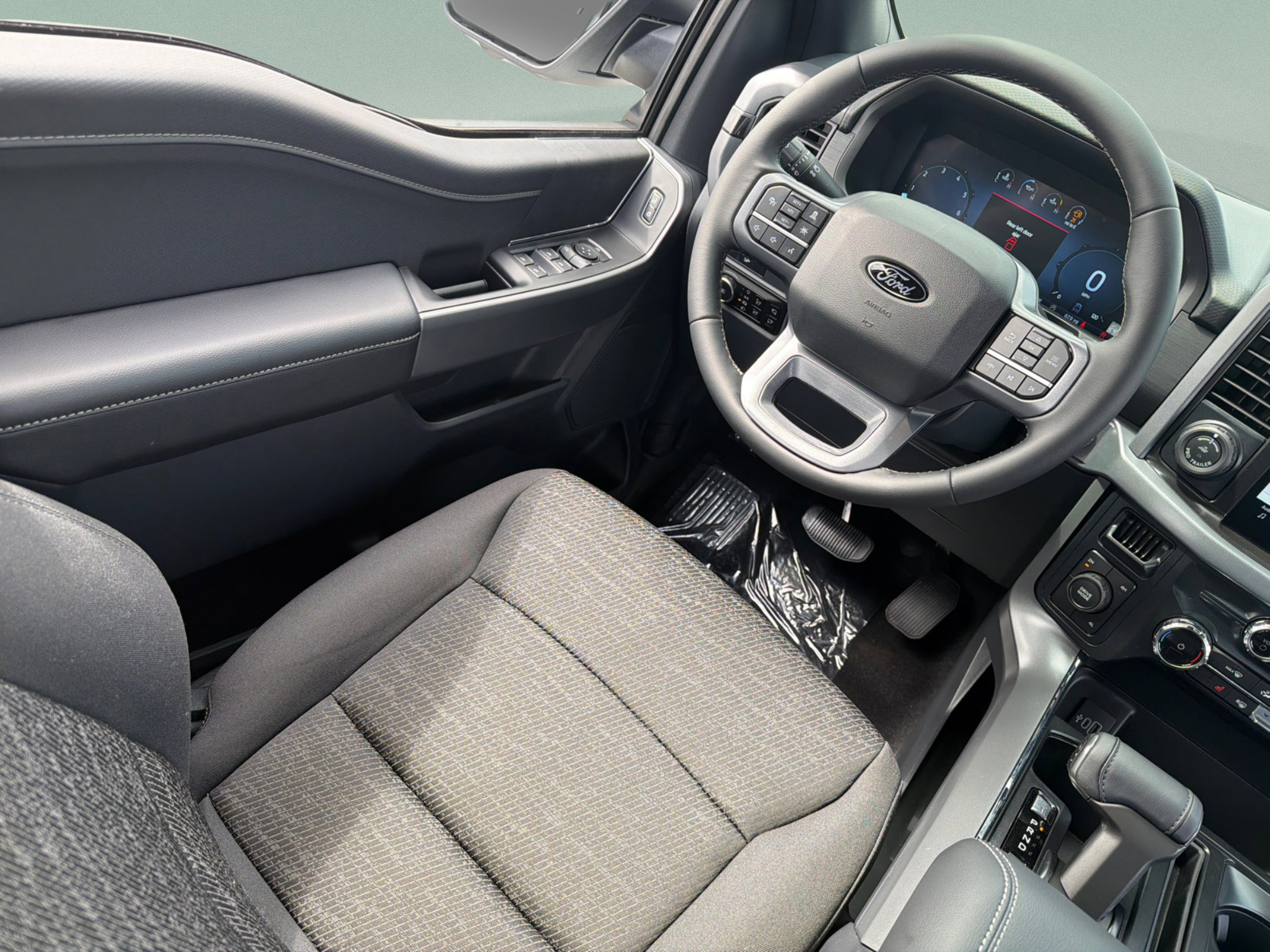 New 2026 Oxford White Ford XLT image 14