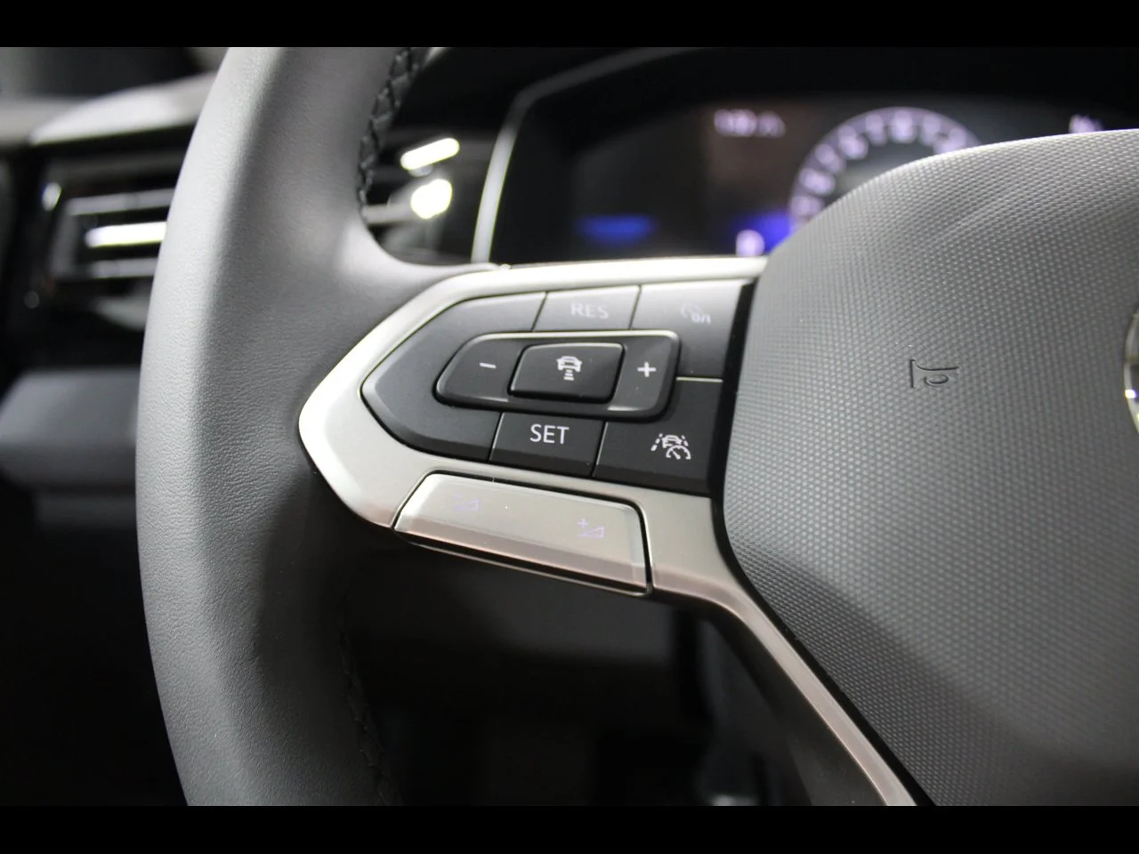 New 2026 Deep Black Pearl Volkswagen 1.5T SE image 10