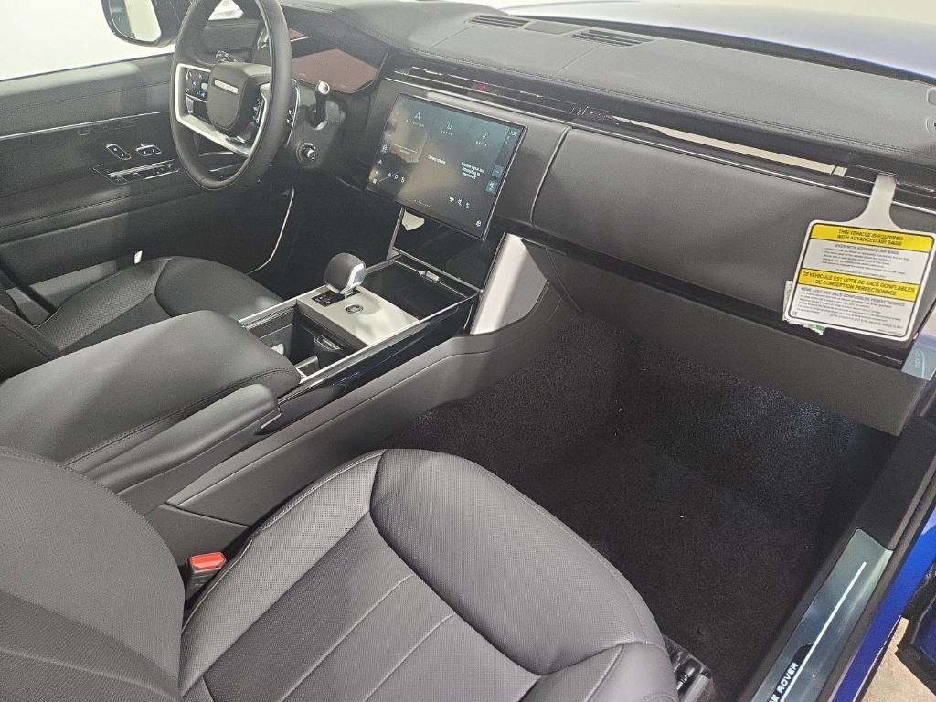 New 2026 Velocity Blue Land Rover SE image 28