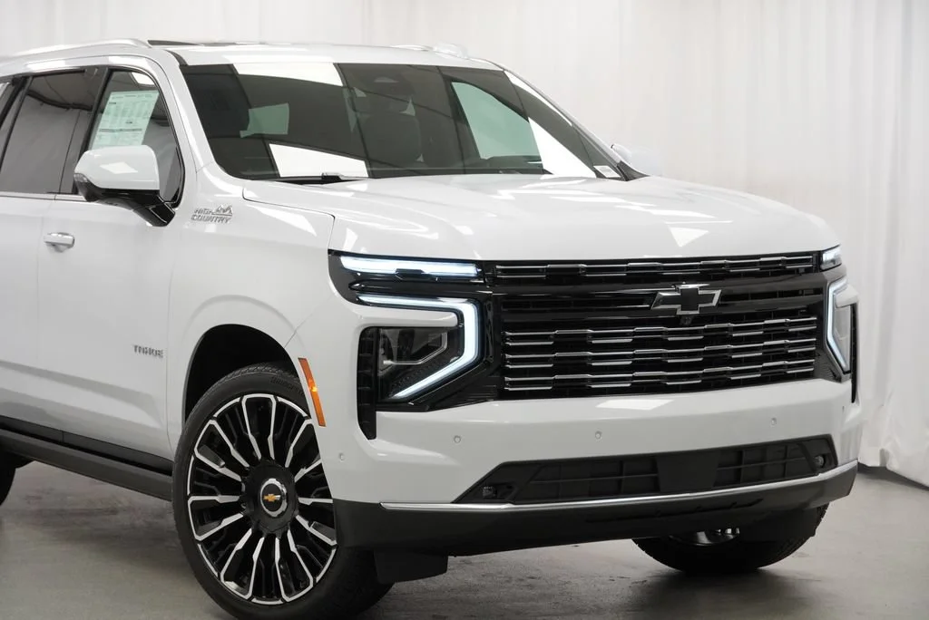 New 2026 Polar White Tricoat Chevrolet High Country image 9