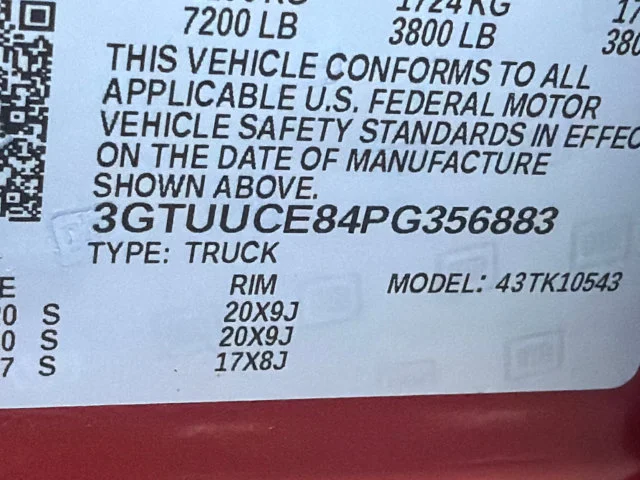 Used 2023 VOLCANIC RED TINTCOAT GMC Elevation image 31