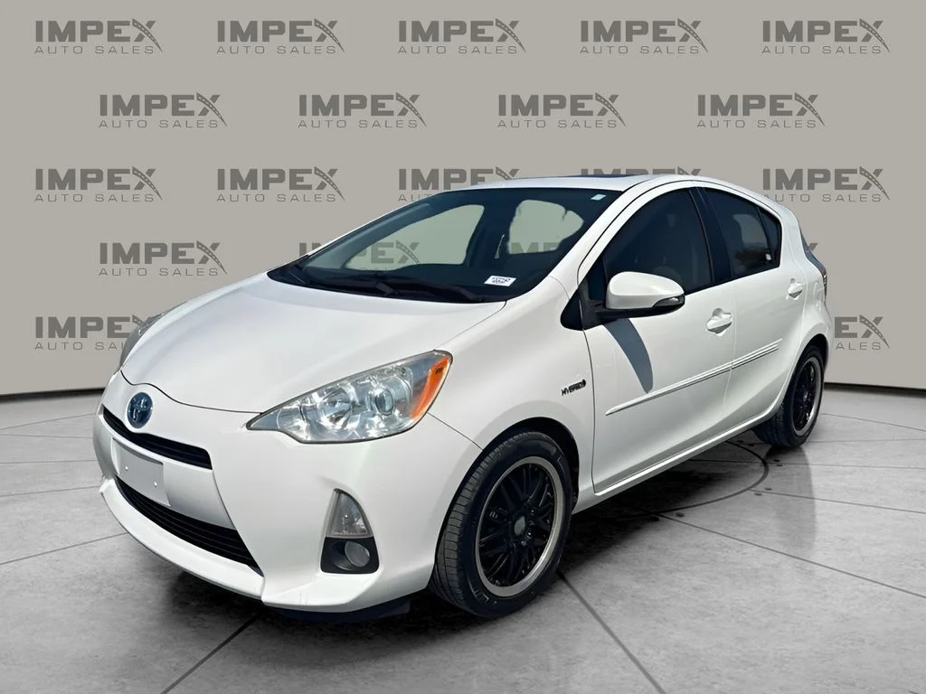 Used 2013 White Toyota Four image 1
