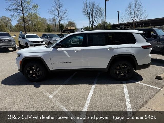 New 2025 Bright White Clear-Coat Exterior Paint Jeep Altitude X image 4