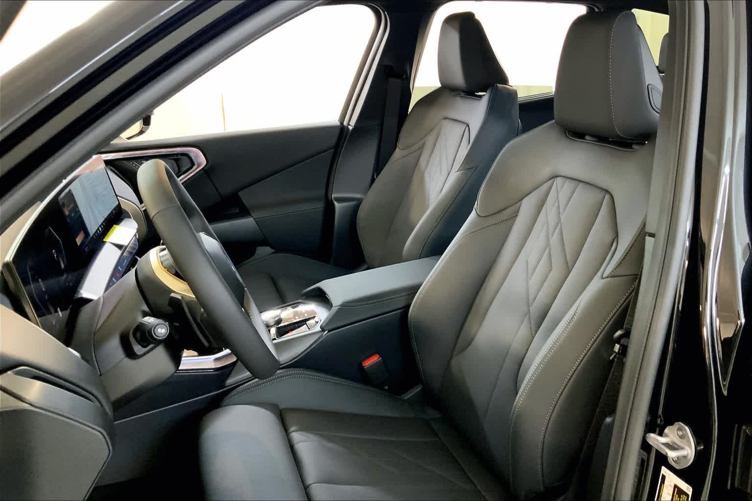 Used 2025 Black Sapphire Metallic BMW 30 xDrive image 9