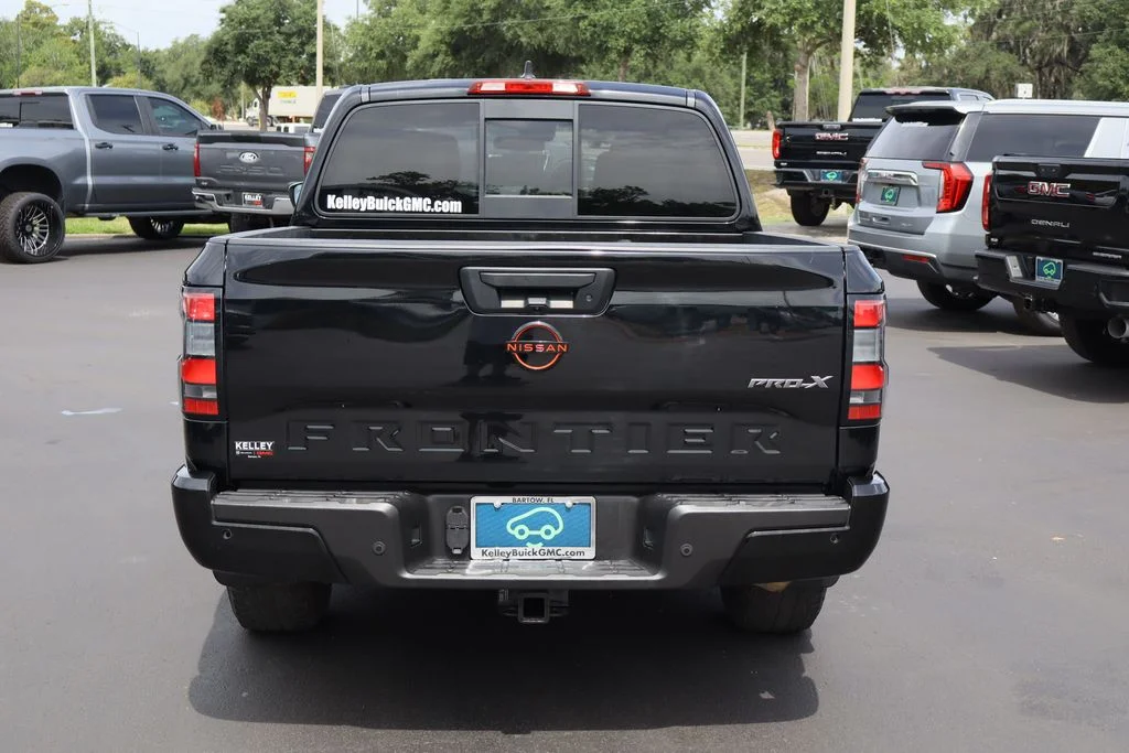 Used 2022 Black Nissan PRO-X image 8
