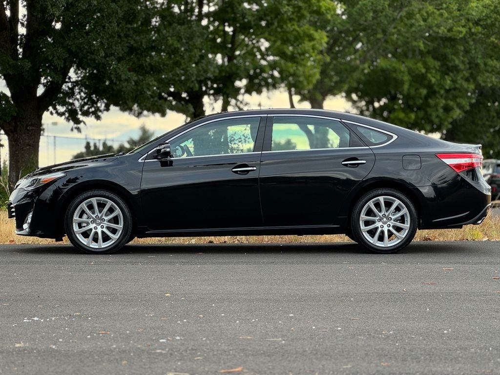 Used 2013 Attitude Black Metallic Toyota XLE Touring image 4