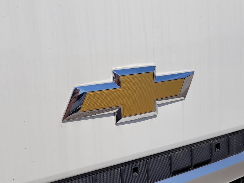 New 2024 Arc White Chevrolet MEDIUM ASH GRAY image 7