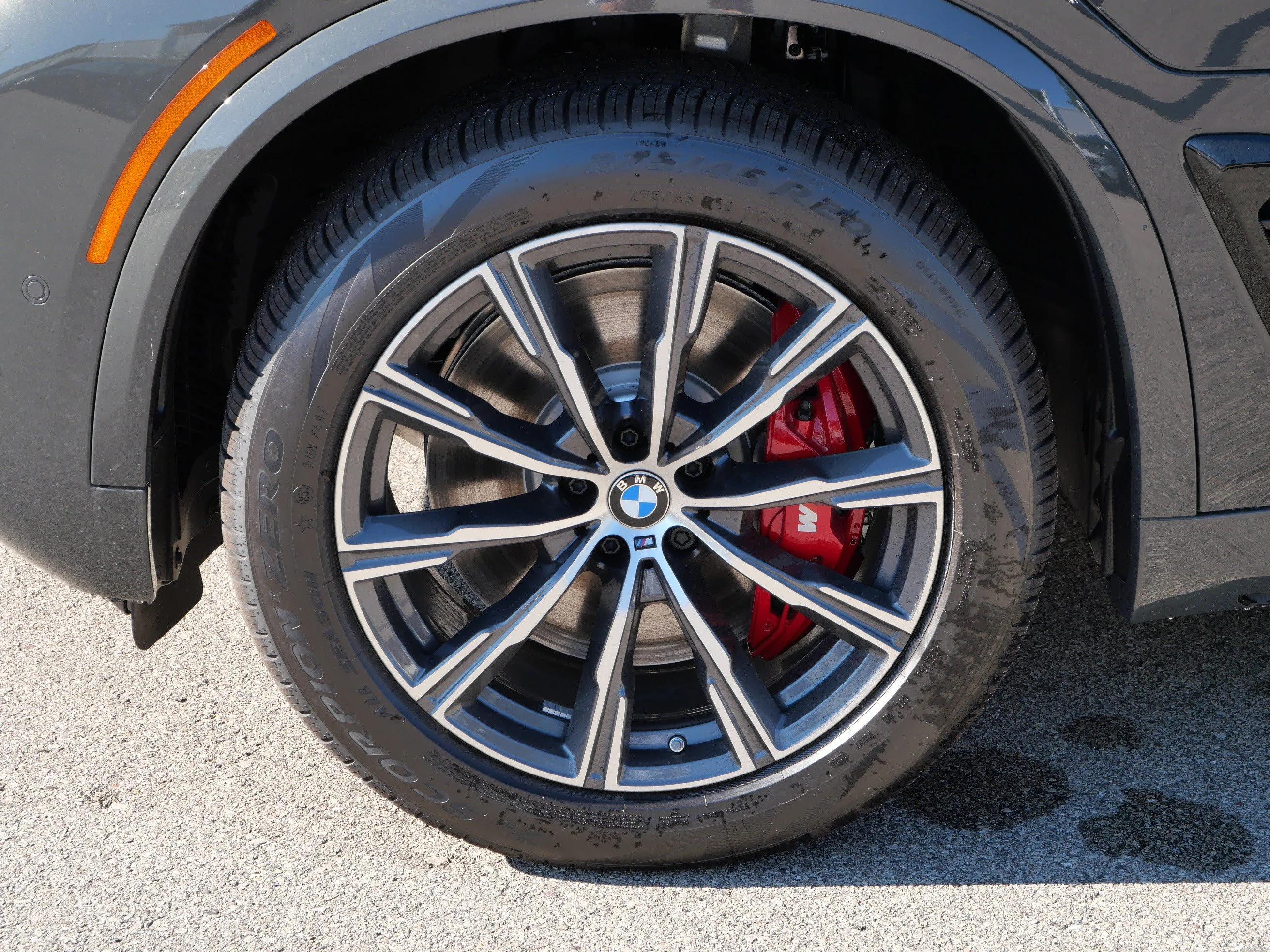New 2026 Dravit Grey Metallic BMW xDrive50e image 4