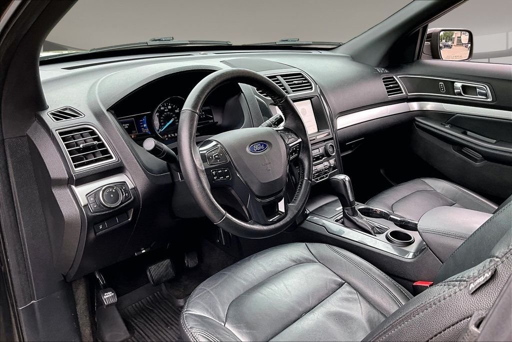 Used 2017 Black Ford XLT image 13