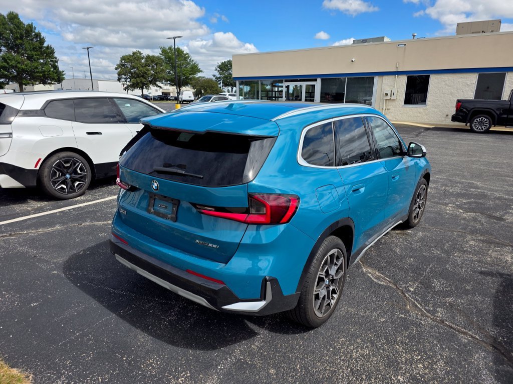 Used 2023 Blue Bay Lagoon Metallic BMW xDrive28i image 4