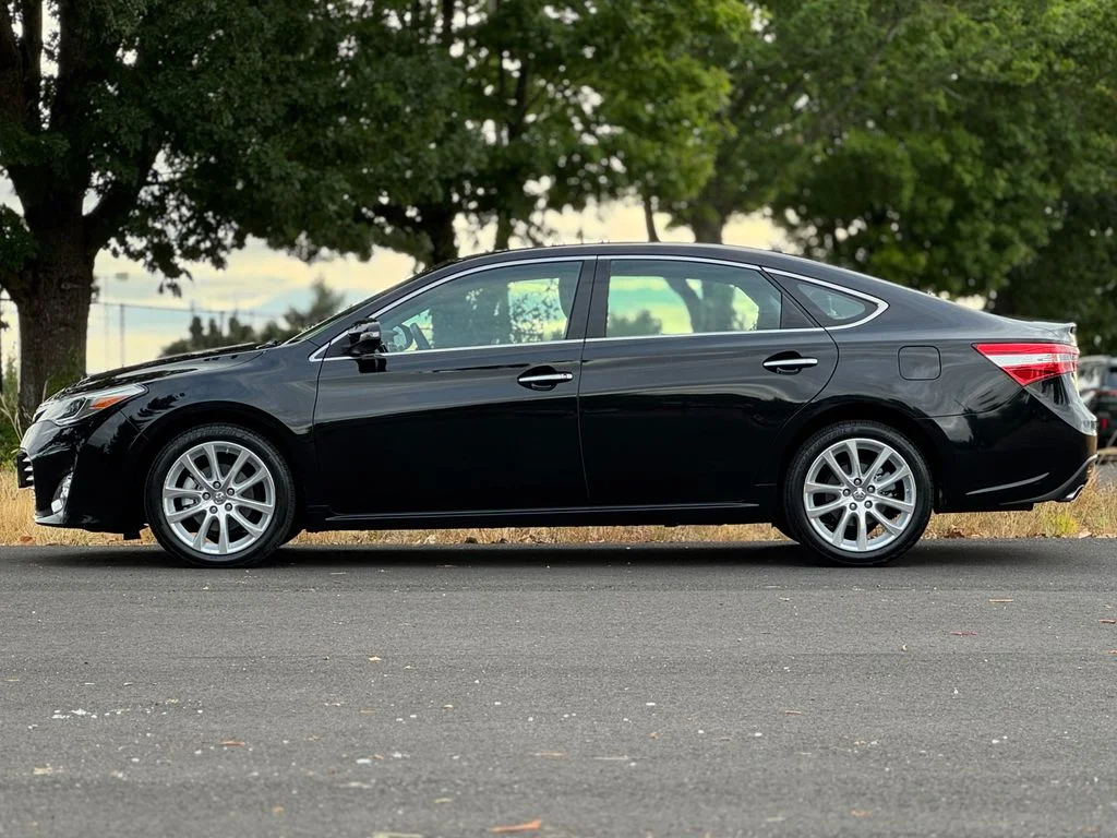 Used 2013 Attitude Black Metallic Toyota XLE Touring image 4