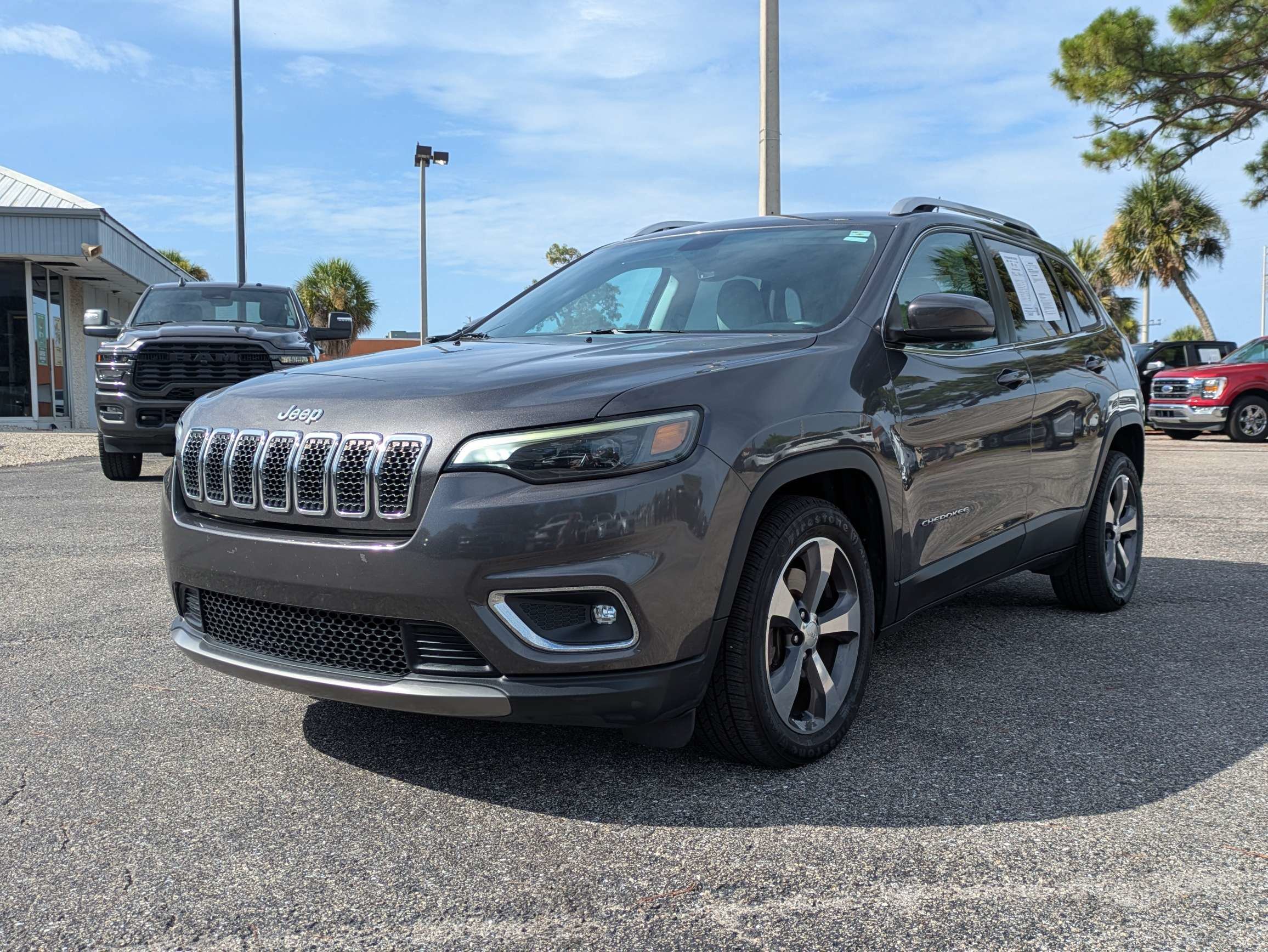 Used 2019 Granite Crystal Metallic Clearcoat Jeep Limited image 9