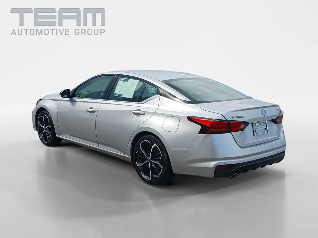 Used 2024 Silver Nissan 2.5 SR image 5