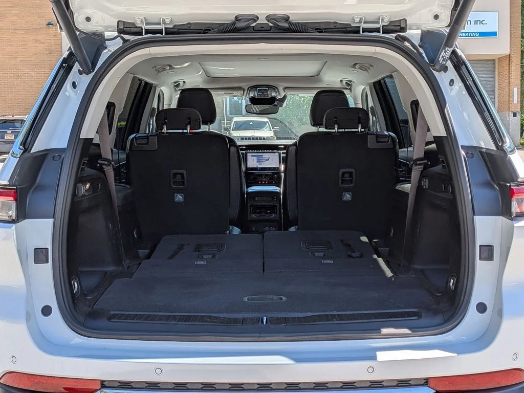 Used 2023 White Jeep Limited image 6