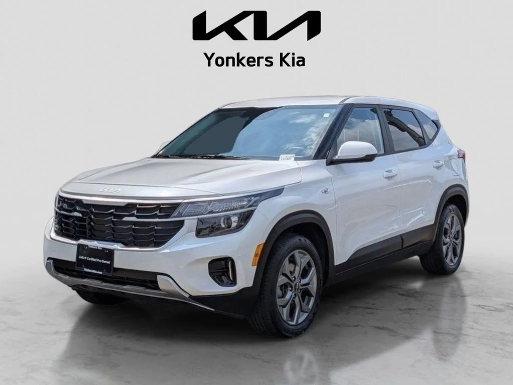 Used 2024 White Kia LX image 2