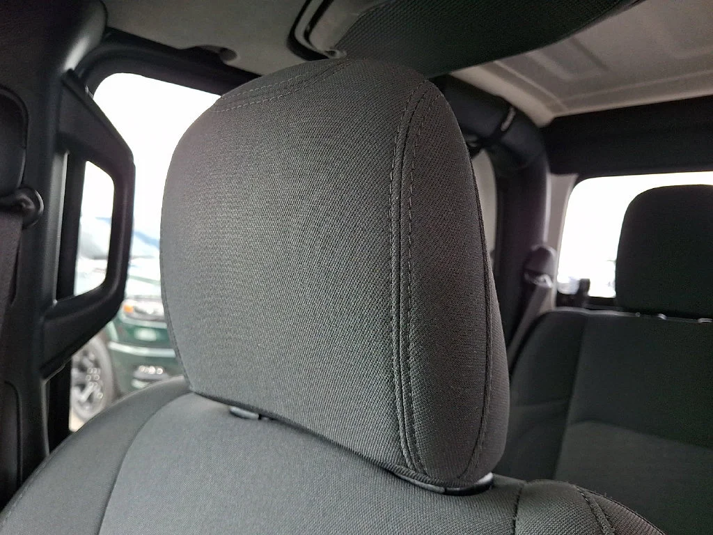 Used 2020 Granite Crystal Metallic Clearcoat Jeep Sport S image 18