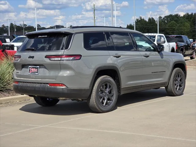 New 2027 Sting-Gray Clear-Coat Paint Jeep Laredo Altitude image 3