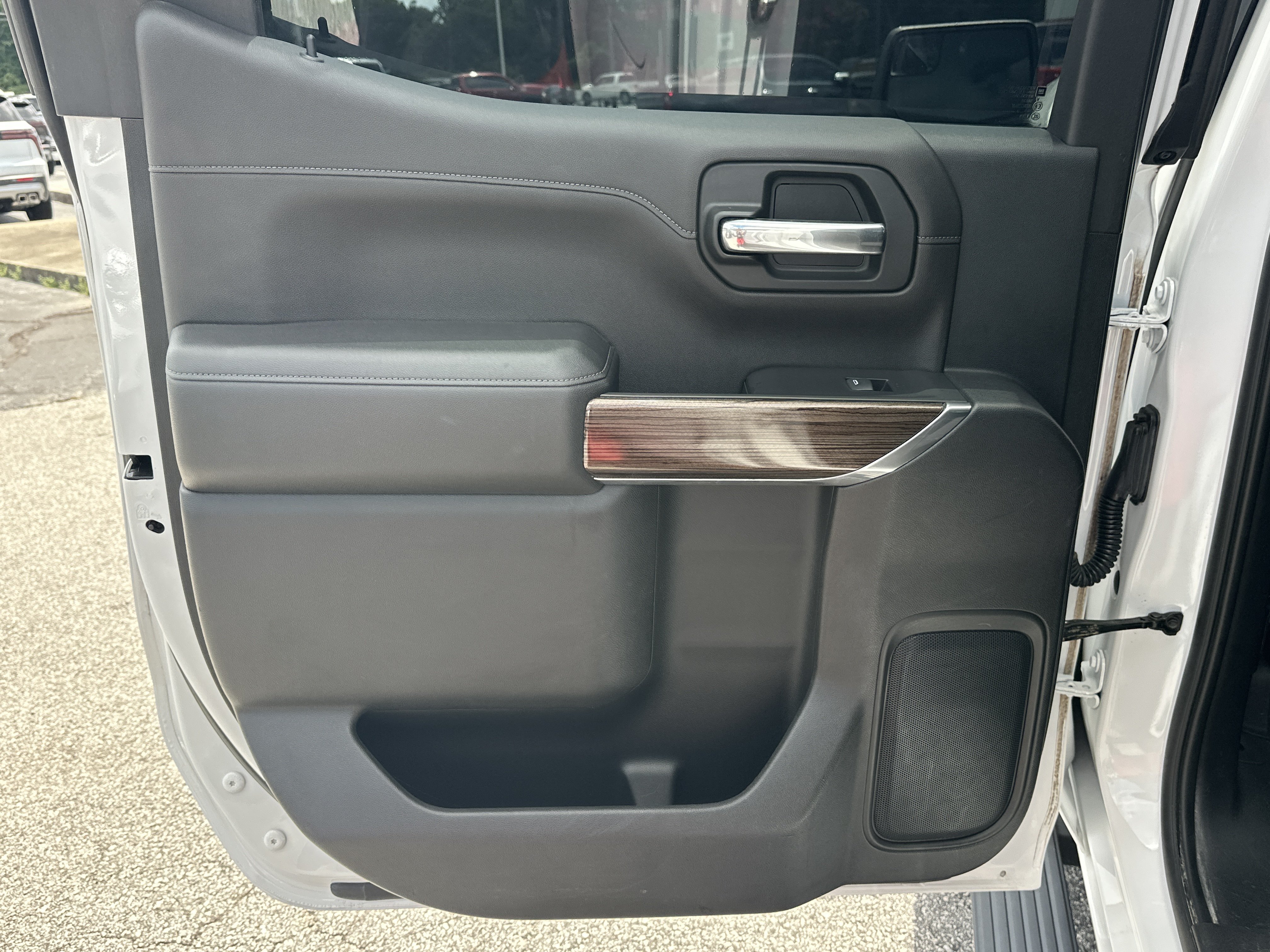 Used 2019 SUMMIT WHITE Chevrolet RST image 21
