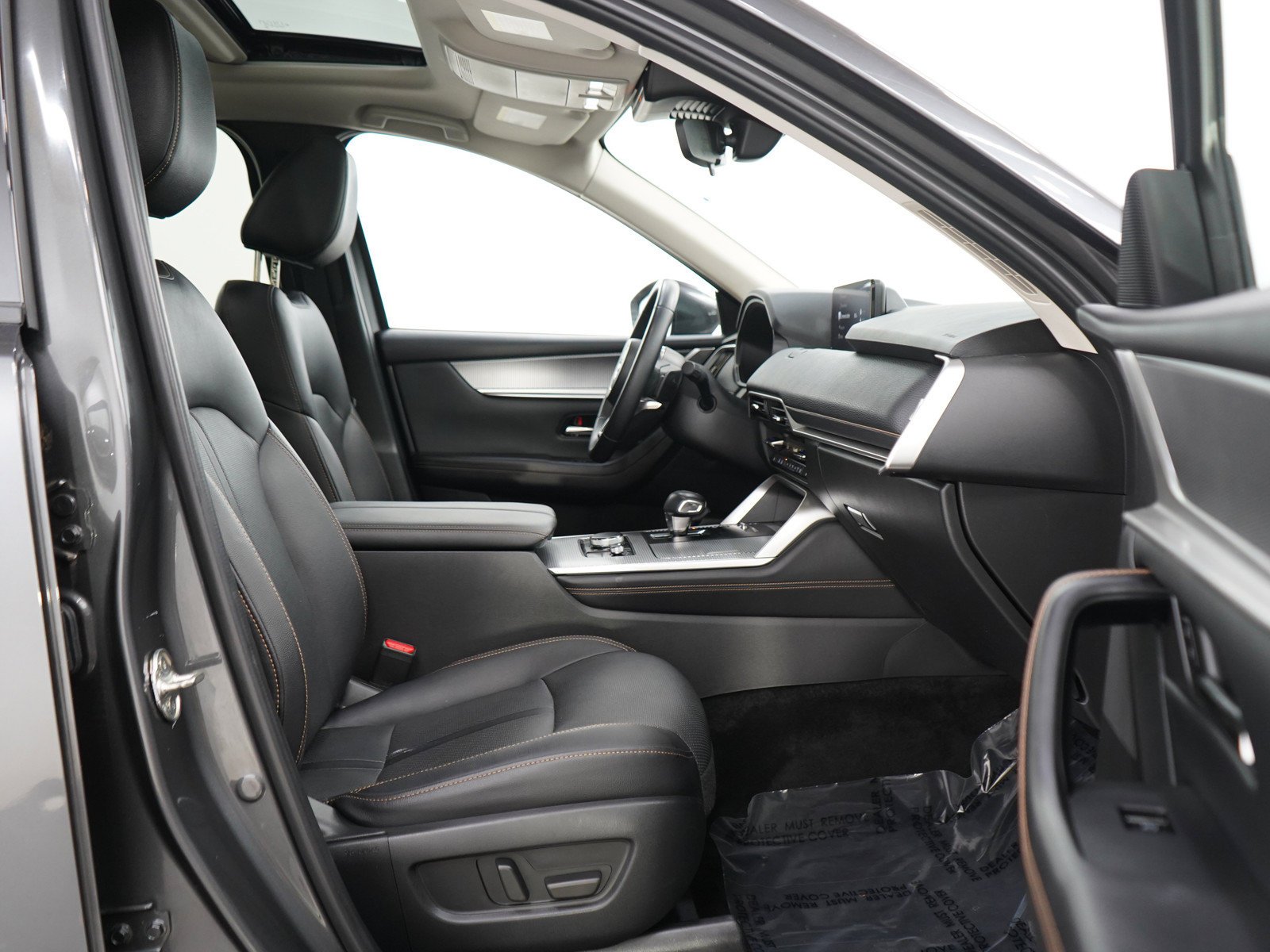 Used 2024  Mazda Preferred image 11