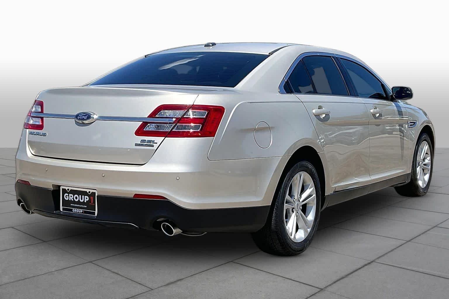 Used 2018 White Gold Metallic Ford SEL image 12