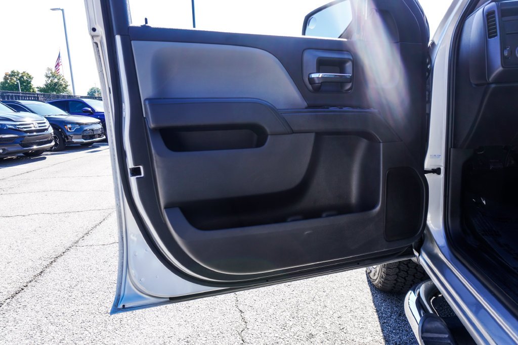 Used 2016 Silver Chevrolet Custom image 17