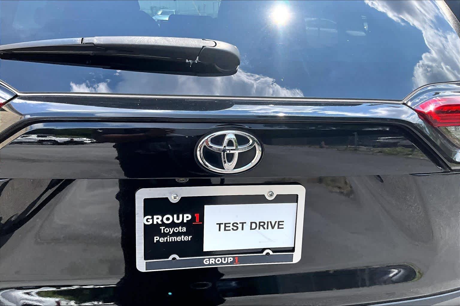 Used 2021 Midnight Black Metallic Toyota LE image 31