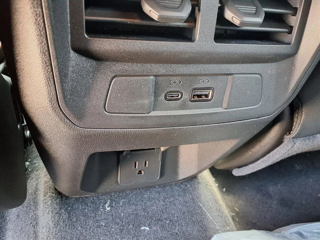 2026 GMC Canyon AT4 - Photo 17