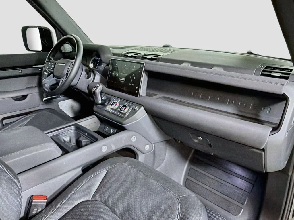 Certified Used 2023 Black Land Rover X-Dynamic SE image 32