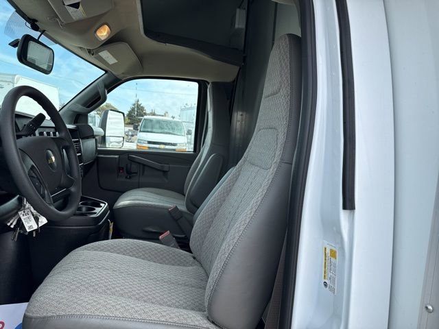 New 2025 Summit White Chevrolet 2WT image 14