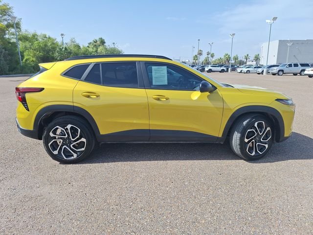 Used 2025 Yellow Chevrolet 2RS image 8