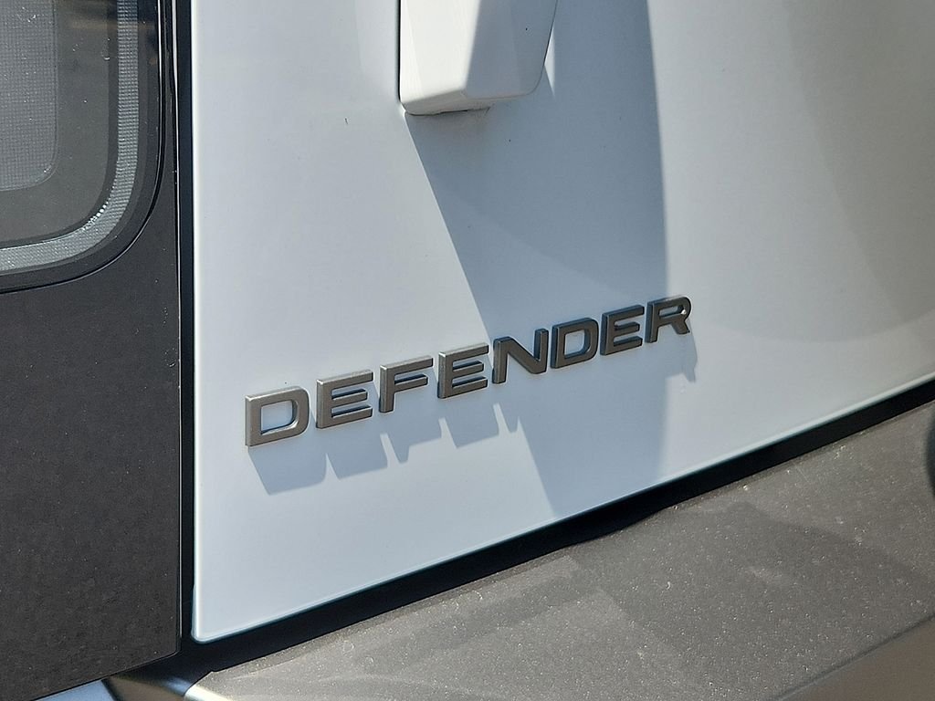 Used 2026 Fuji White Land Rover S image 30