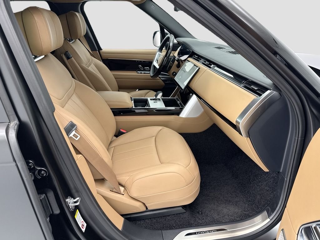 New 2026 Obsidian Black SV Bespoke Ultra Metallic Satin Land Rover Autobiography image 19