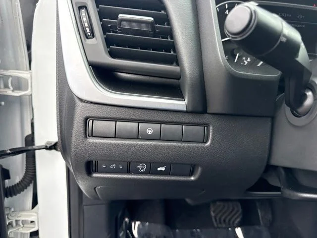 Used 2025 White Nissan SV image 27
