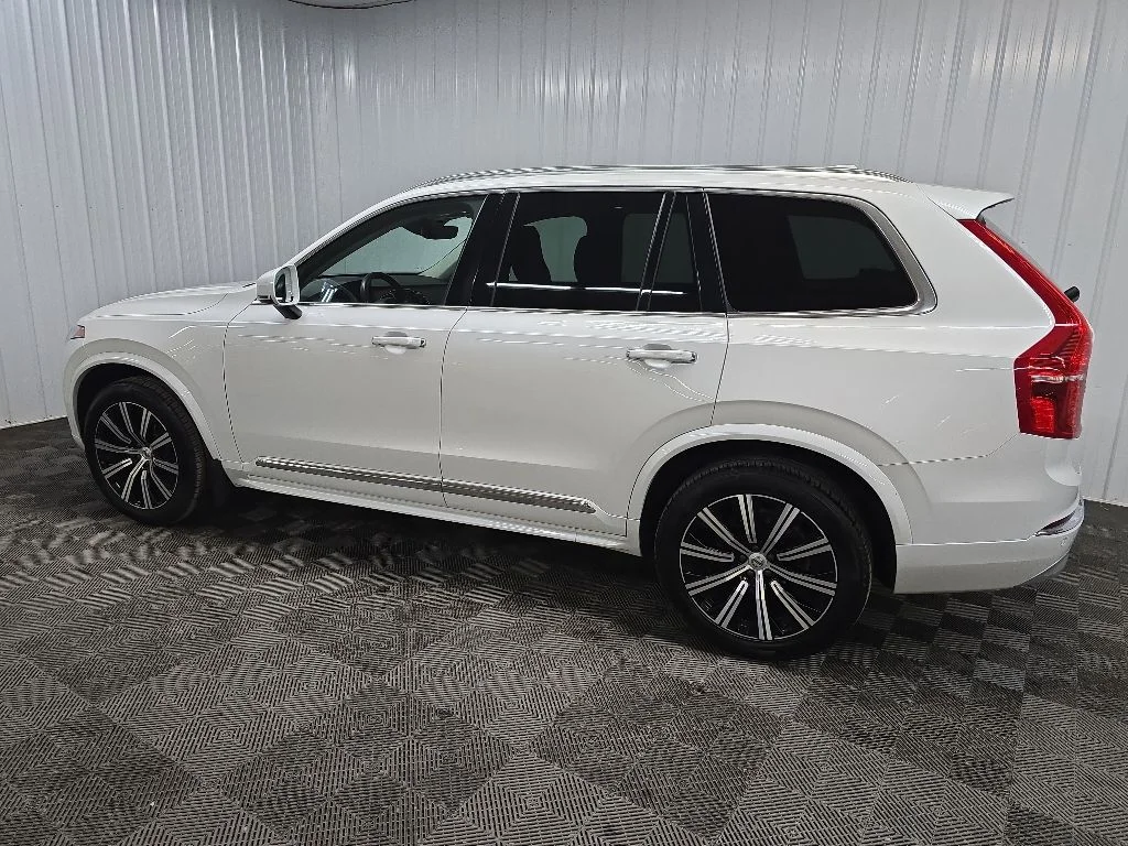 Used 2022 White Volvo T6 Inscription image 4