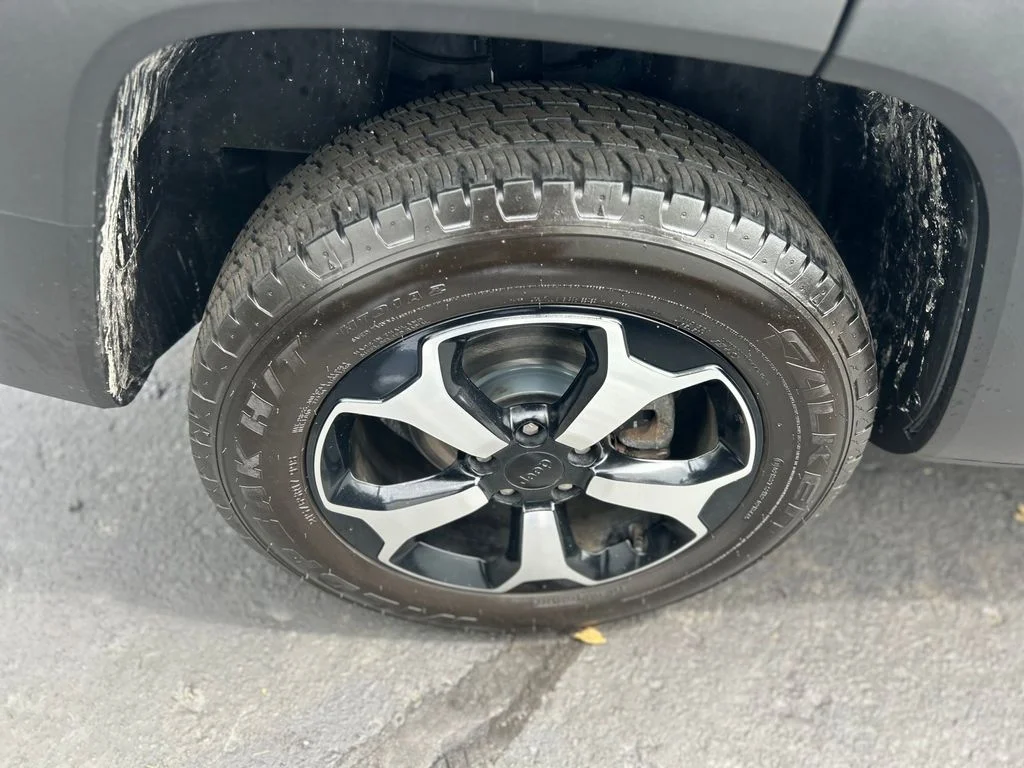 Used 2021 Blue Jeep Trailhawk image 44