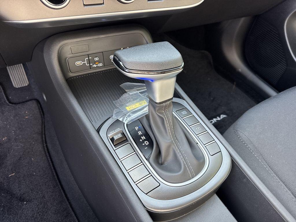 New 2026 White Hyundai SE FWD image 29