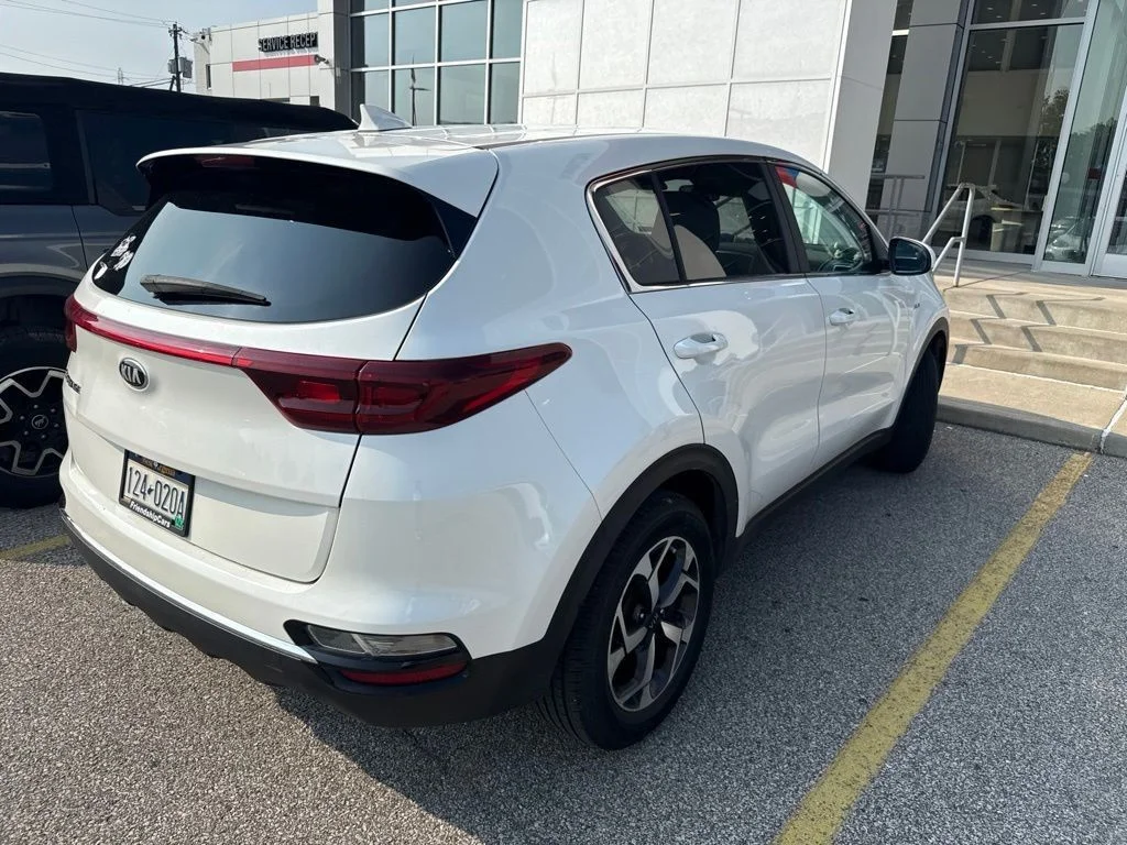 Used 2022 White Kia LX image 4