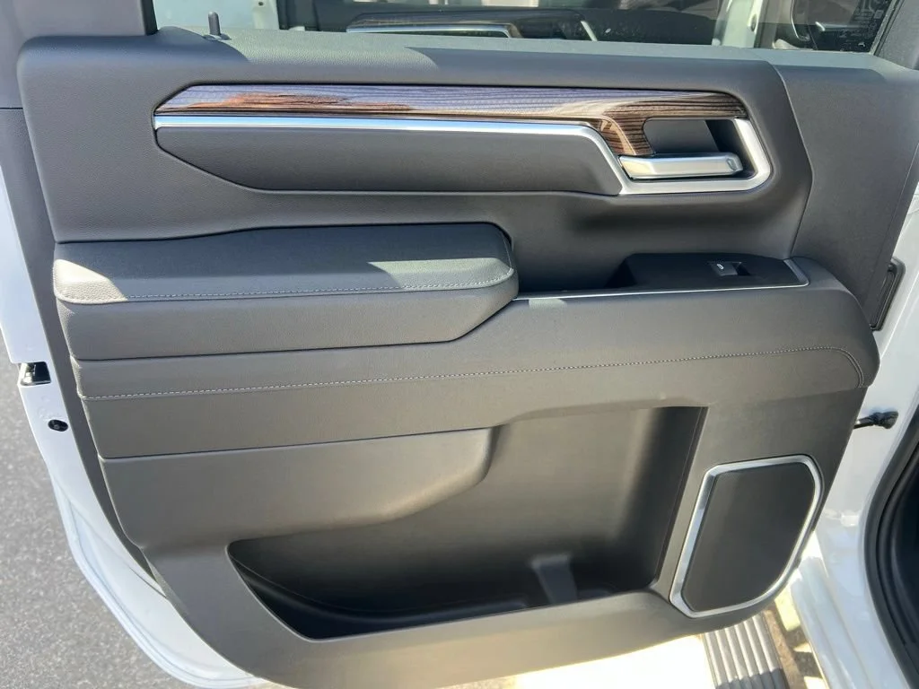 New 2026 Summit White Chevrolet LT image 20