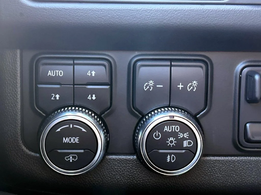 Used 2023 White Frost GMC AT4 image 27