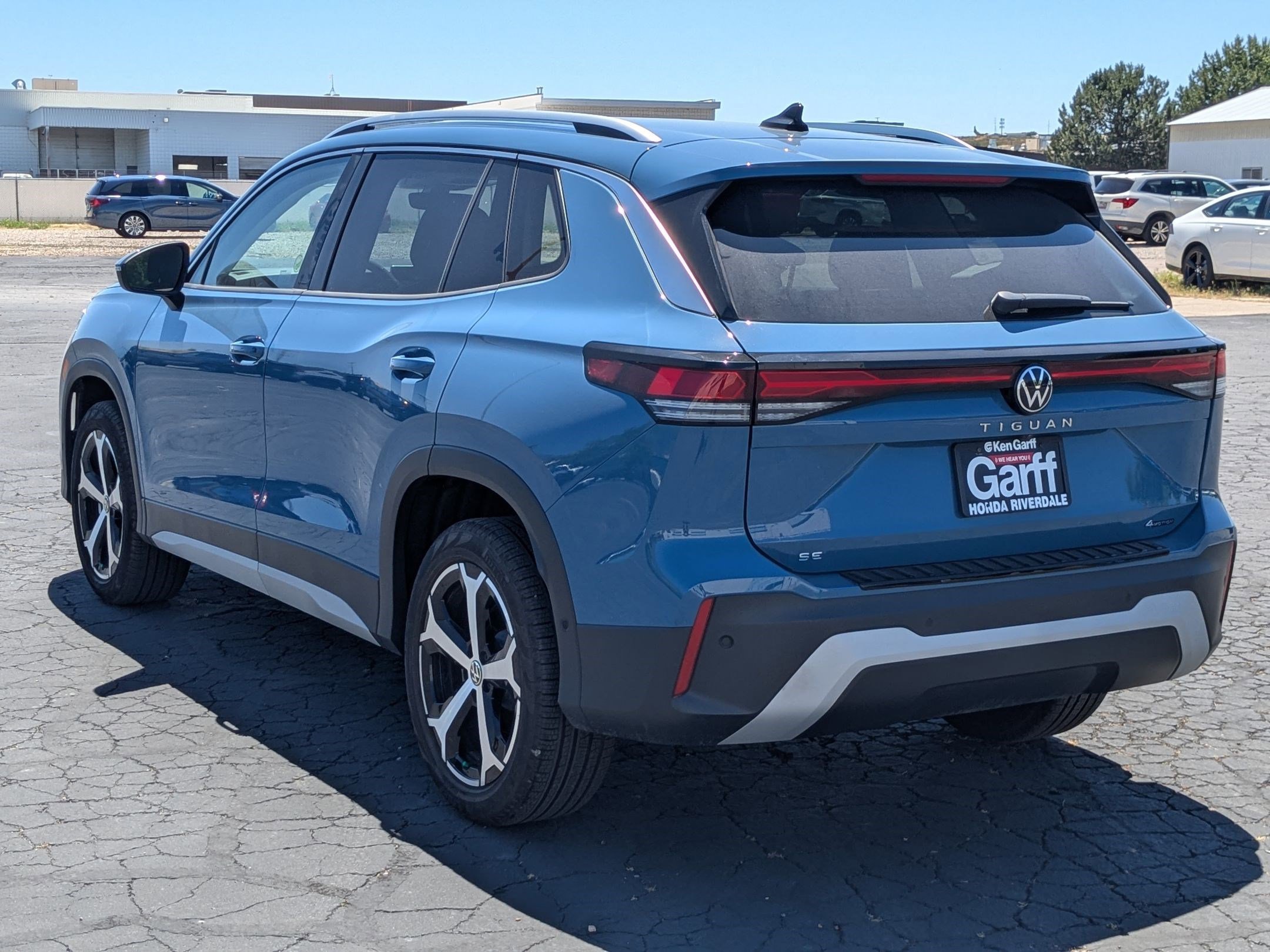 Used 2025 Monterey Blue Pearl Volkswagen SE image 5