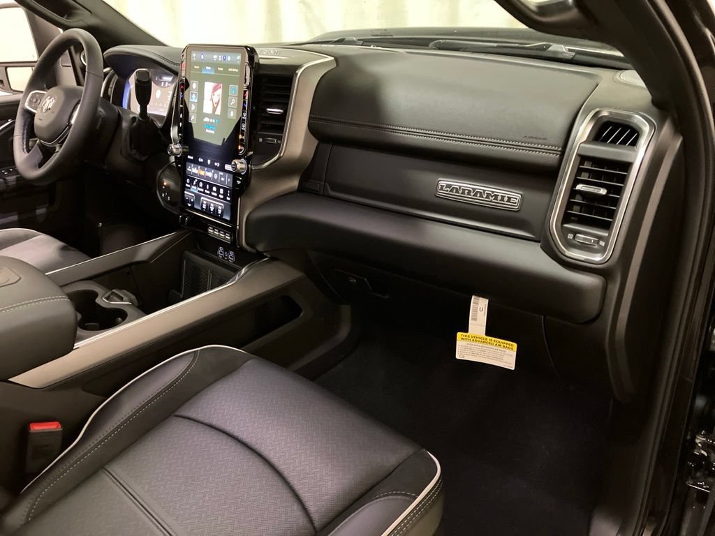 New 2026 Diamond Black Crystal Pearl-Coat Exterior Paint RAM Laramie image 22
