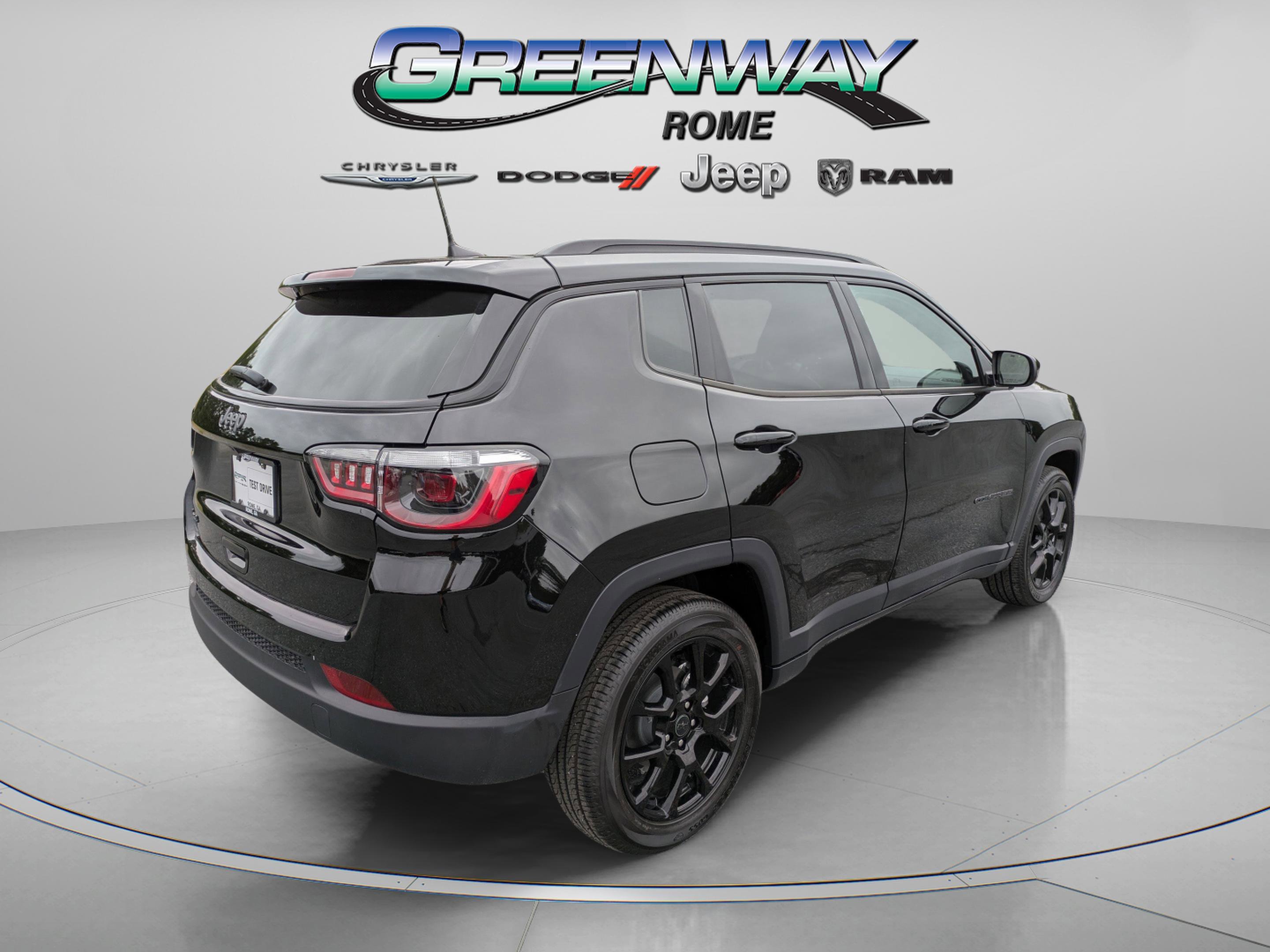 New 2026 Diamond Black Crystal Pearlcoat Jeep Latitude image 9