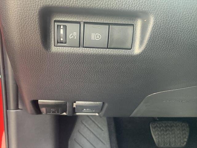 Certified Used 2025 RED MC. Toyota  image 22