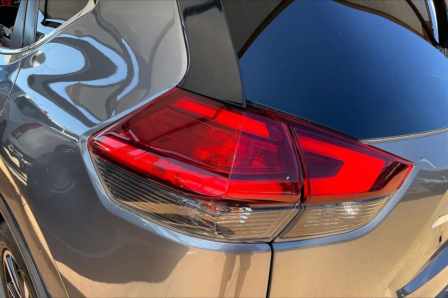 Used 2017 Gun Metallic Nissan SL image 26
