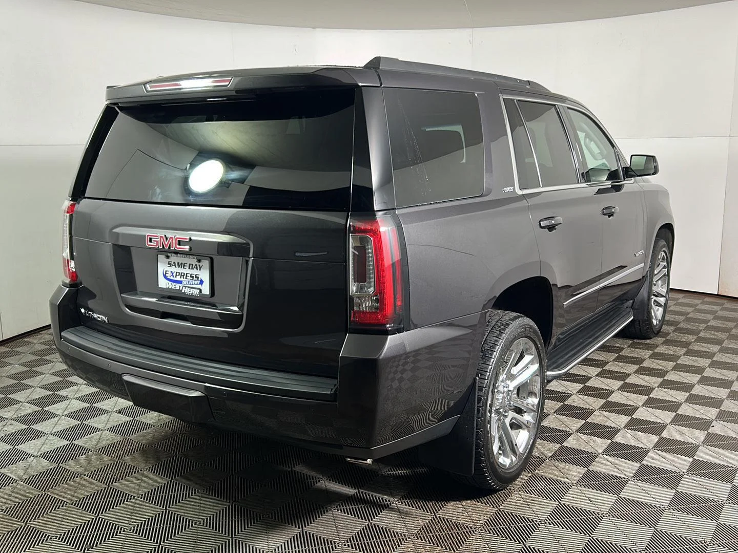 Used 2018 Iridium Metallic GMC SLT image 7