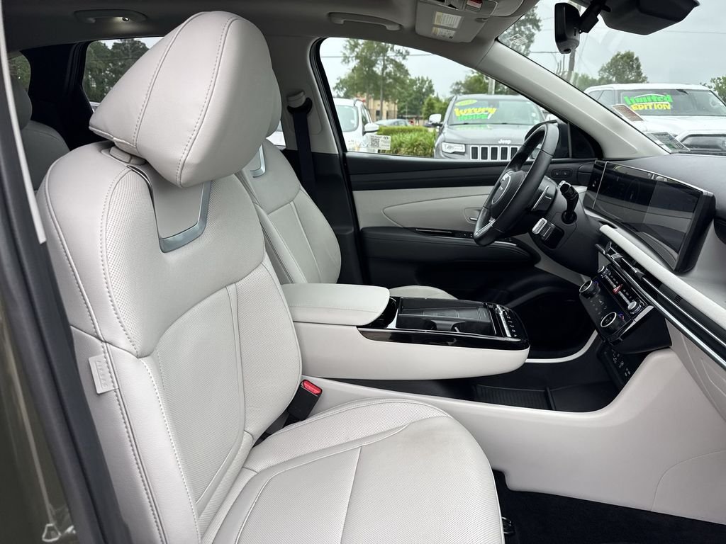 Used 2025 Green Hyundai Limited image 27
