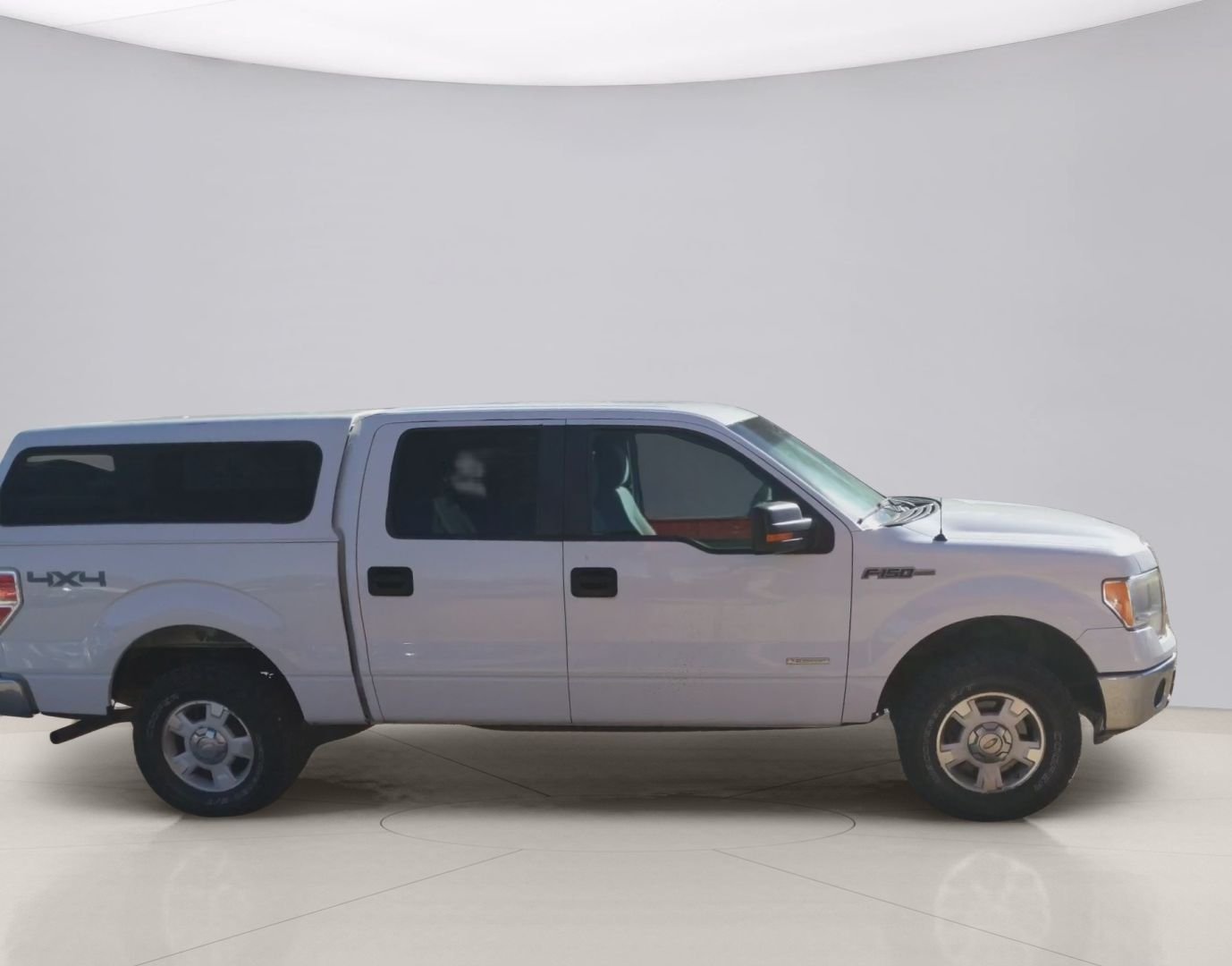 Used 2012 White Ford XL SUPER image 4