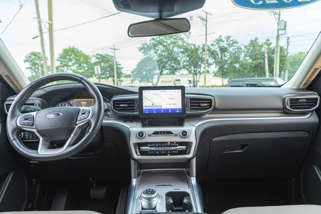 Used 2023 White Ford XLT image 16
